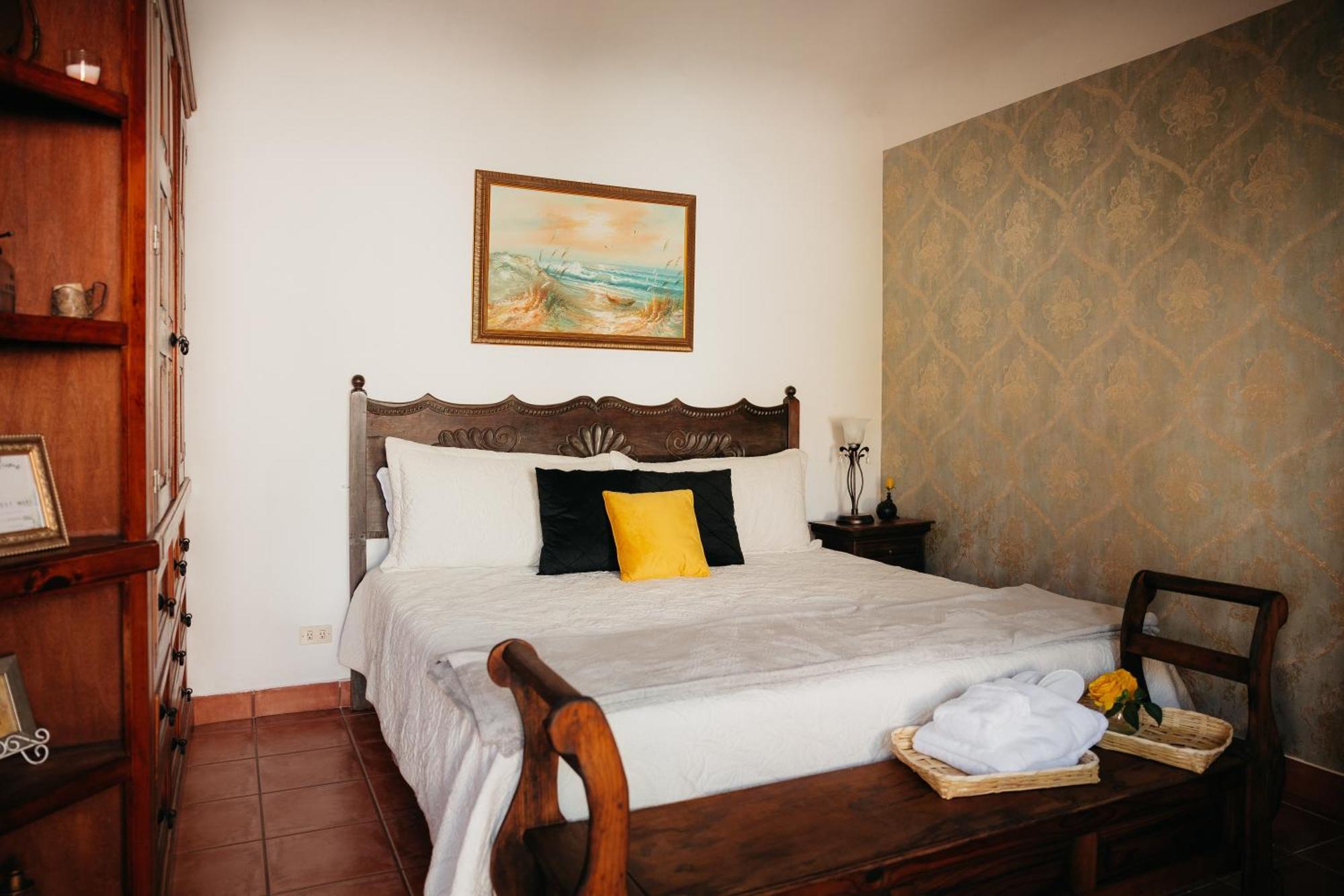 Autumn In Antigua Boutique Bnb Bagian luar foto