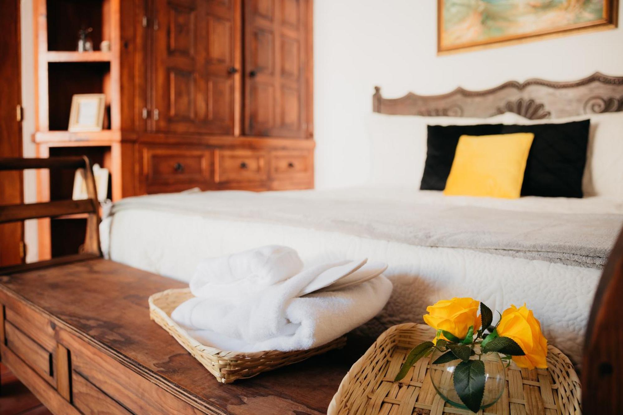 Autumn In Antigua Boutique Bnb Bagian luar foto