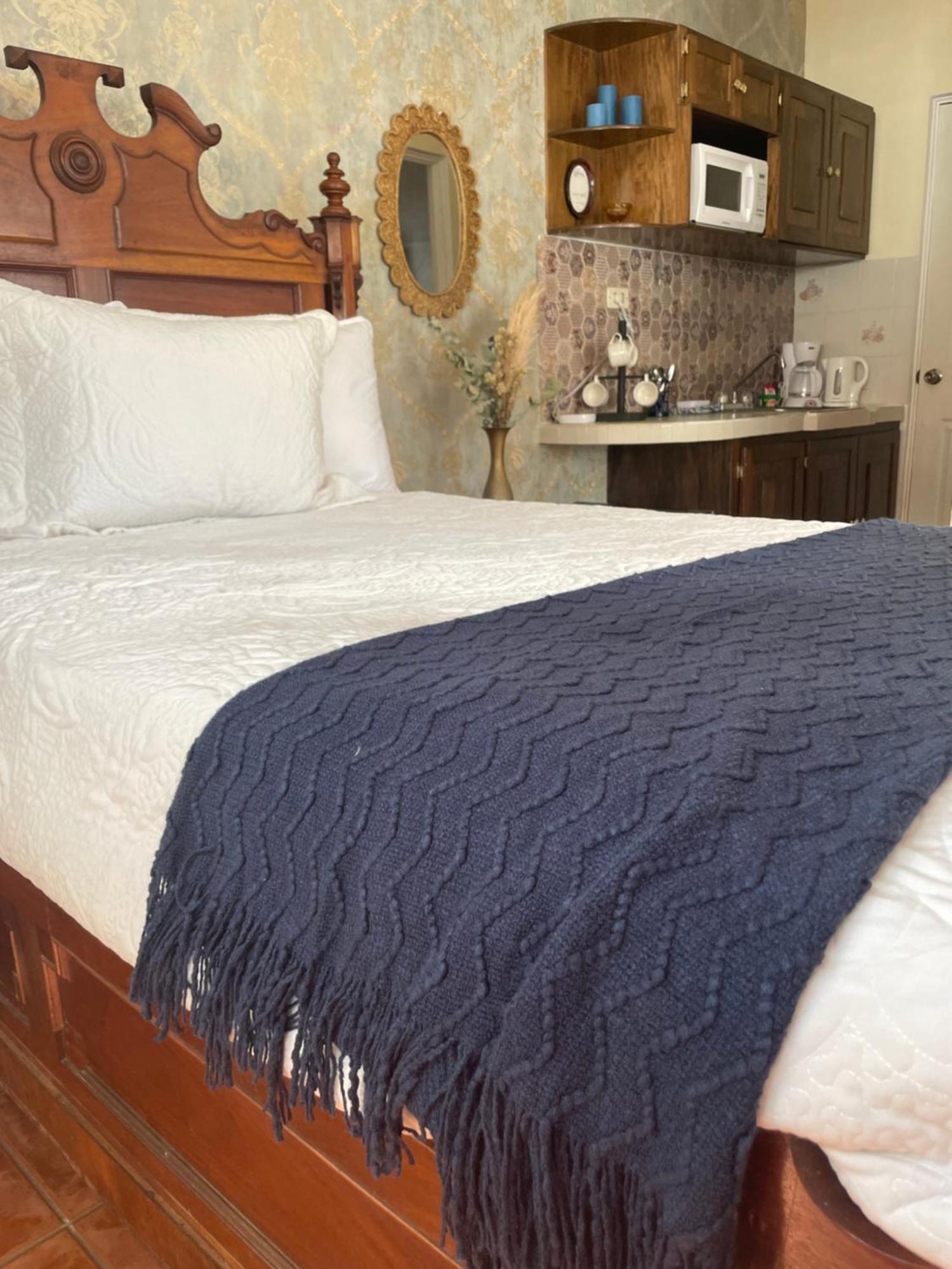 Autumn In Antigua Boutique Bnb Bagian luar foto
