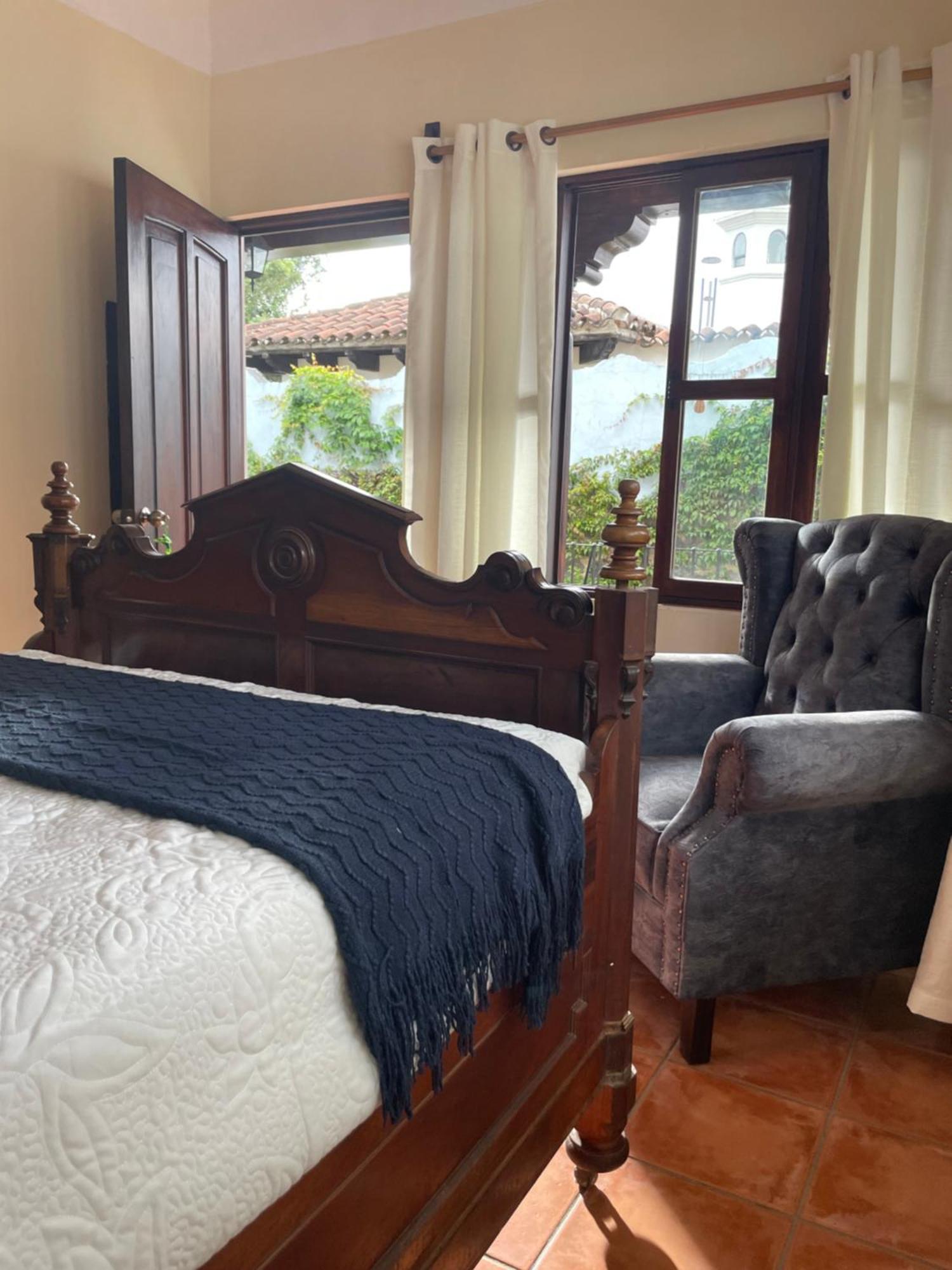 Autumn In Antigua Boutique Bnb Bagian luar foto