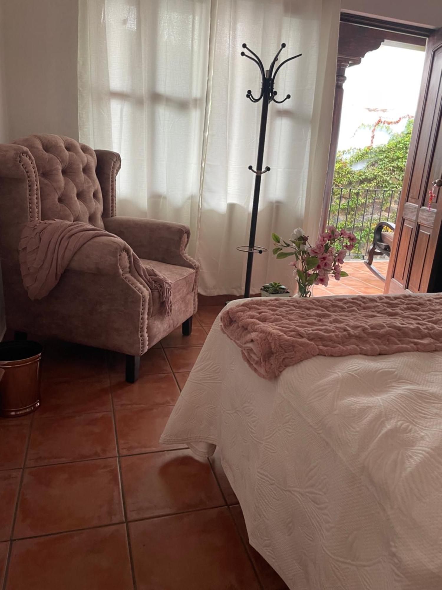 Autumn In Antigua Boutique Bnb Bagian luar foto