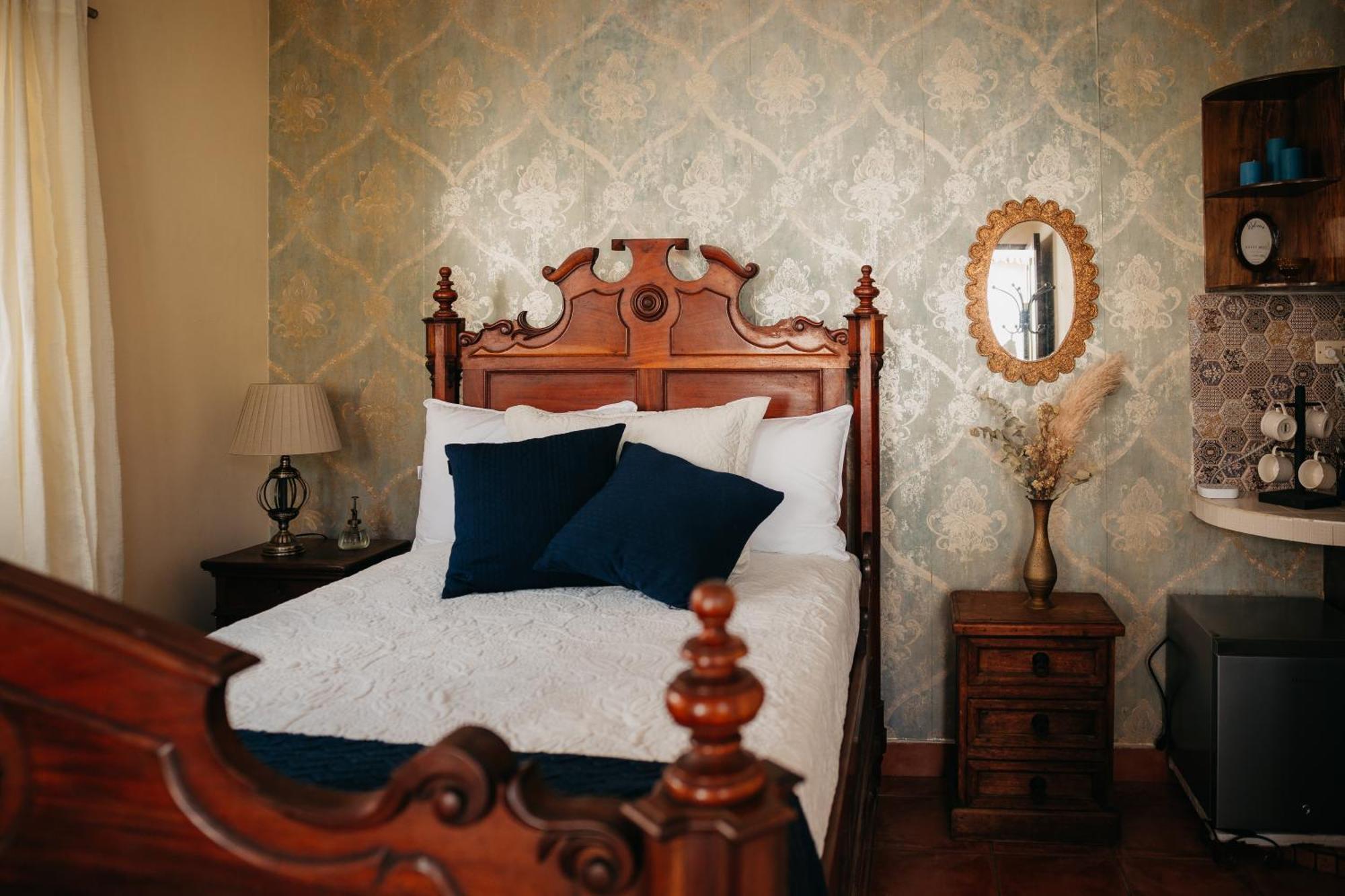 Autumn In Antigua Boutique Bnb Bagian luar foto