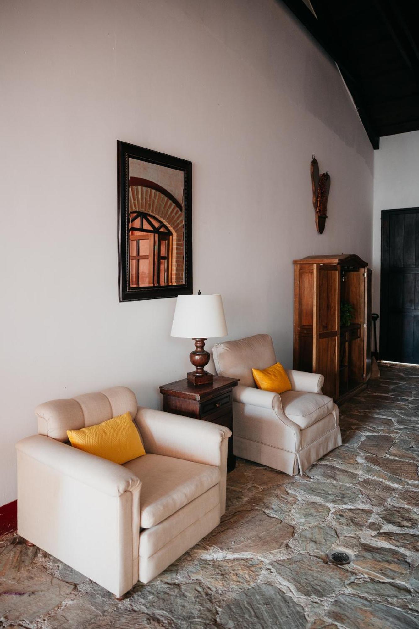 Autumn In Antigua Boutique Bnb Bagian luar foto