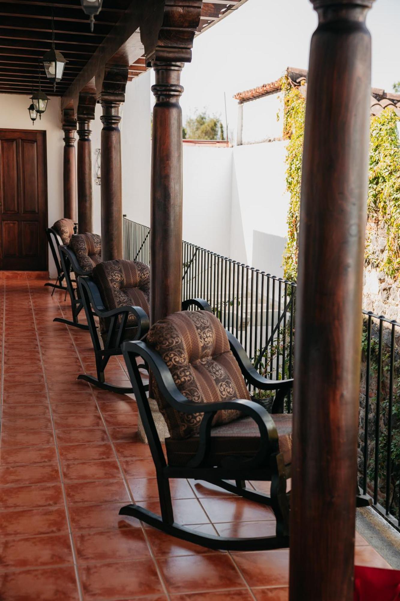 Autumn In Antigua Boutique Bnb Bagian luar foto