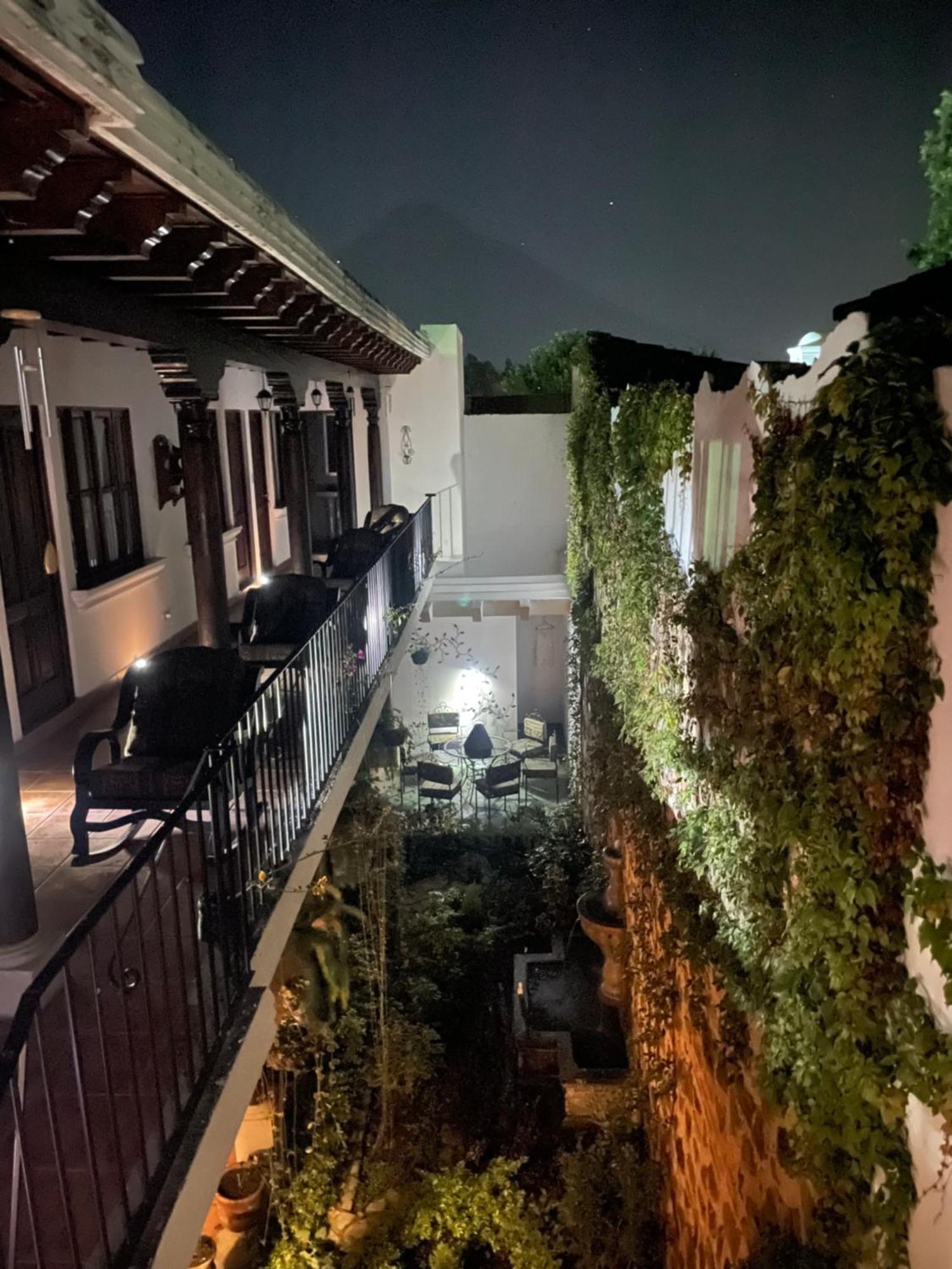 Autumn In Antigua Boutique Bnb Bagian luar foto