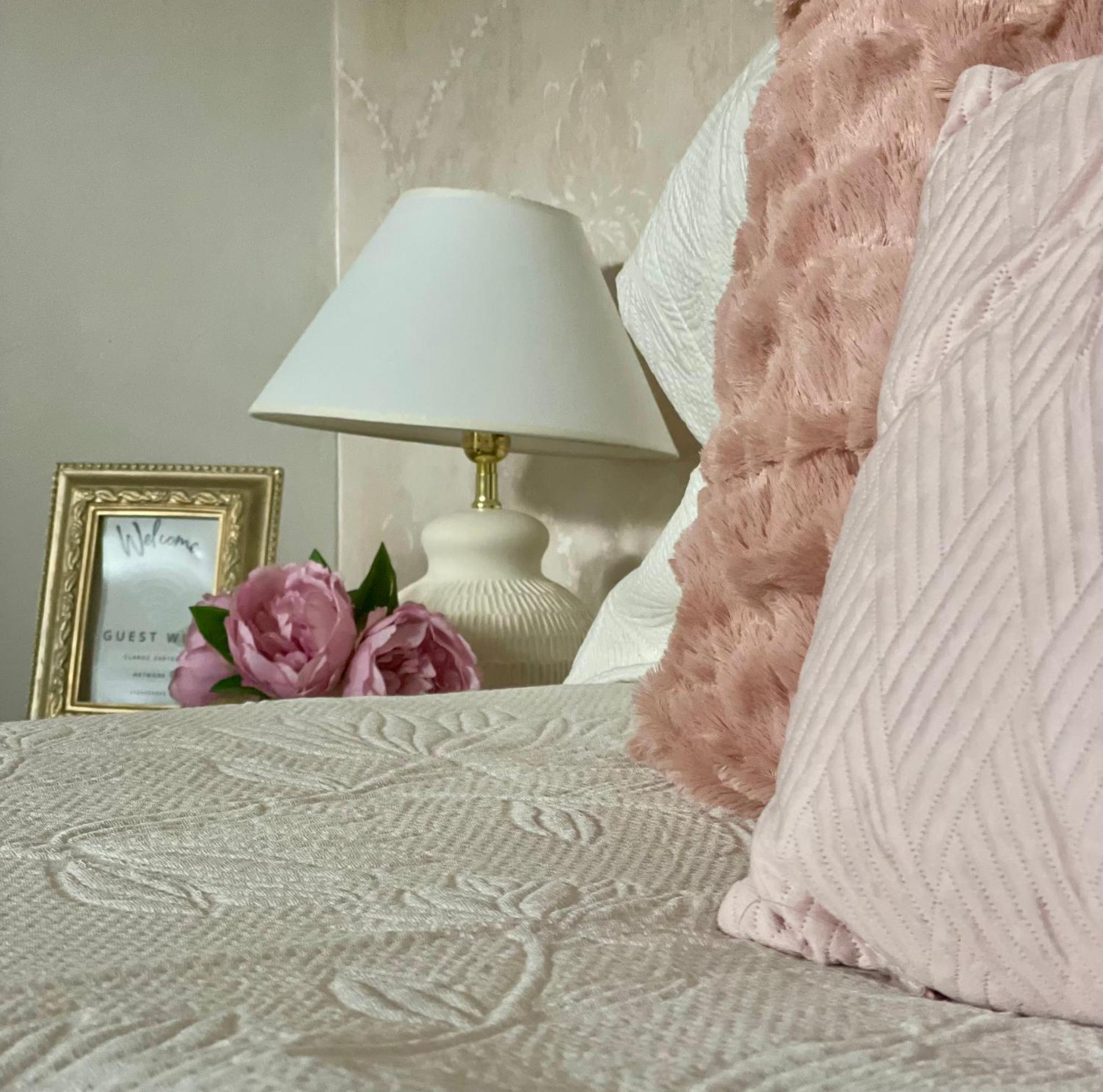 Autumn In Antigua Boutique Bnb Bagian luar foto