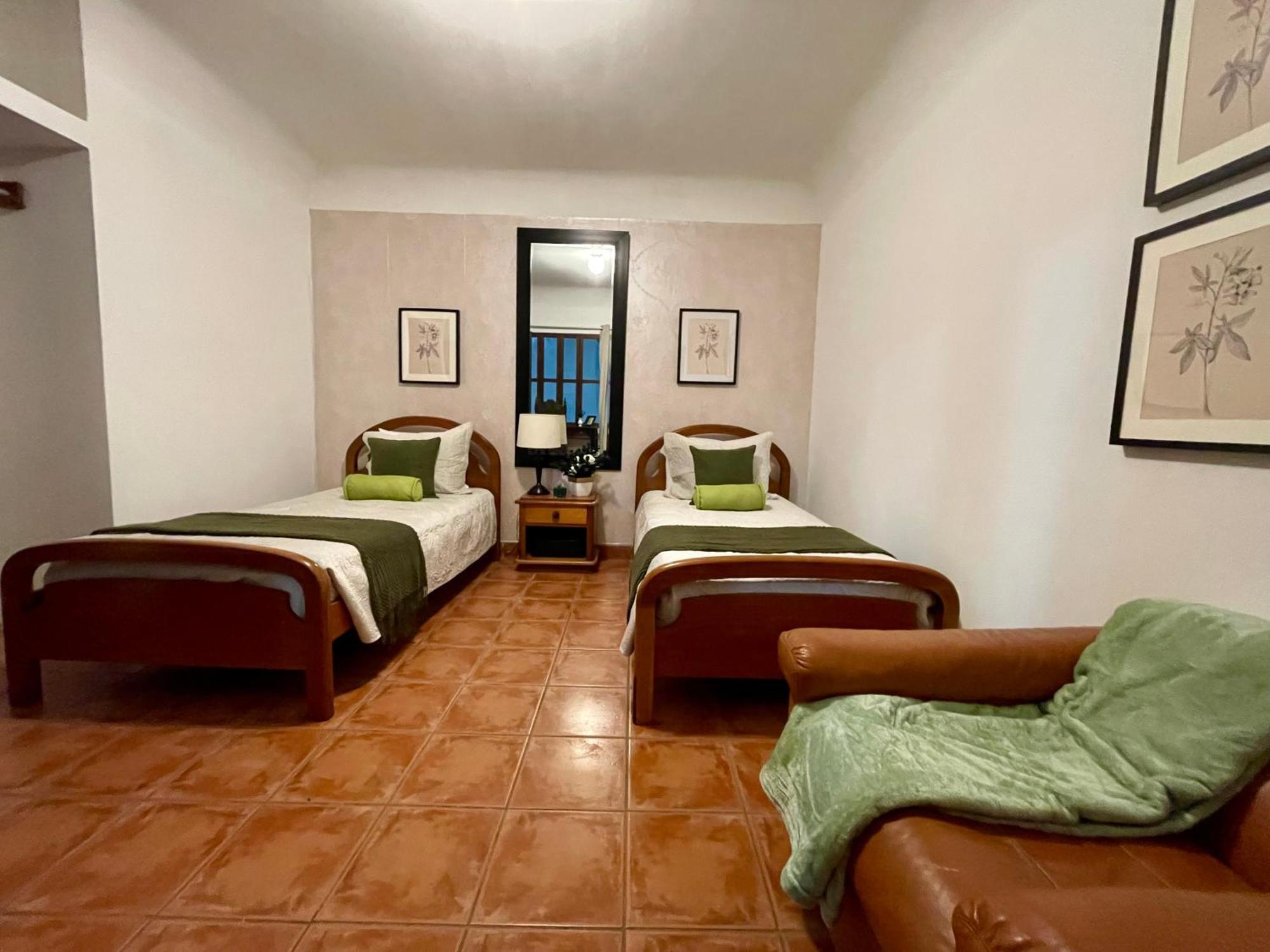 Autumn In Antigua Boutique Bnb Bagian luar foto