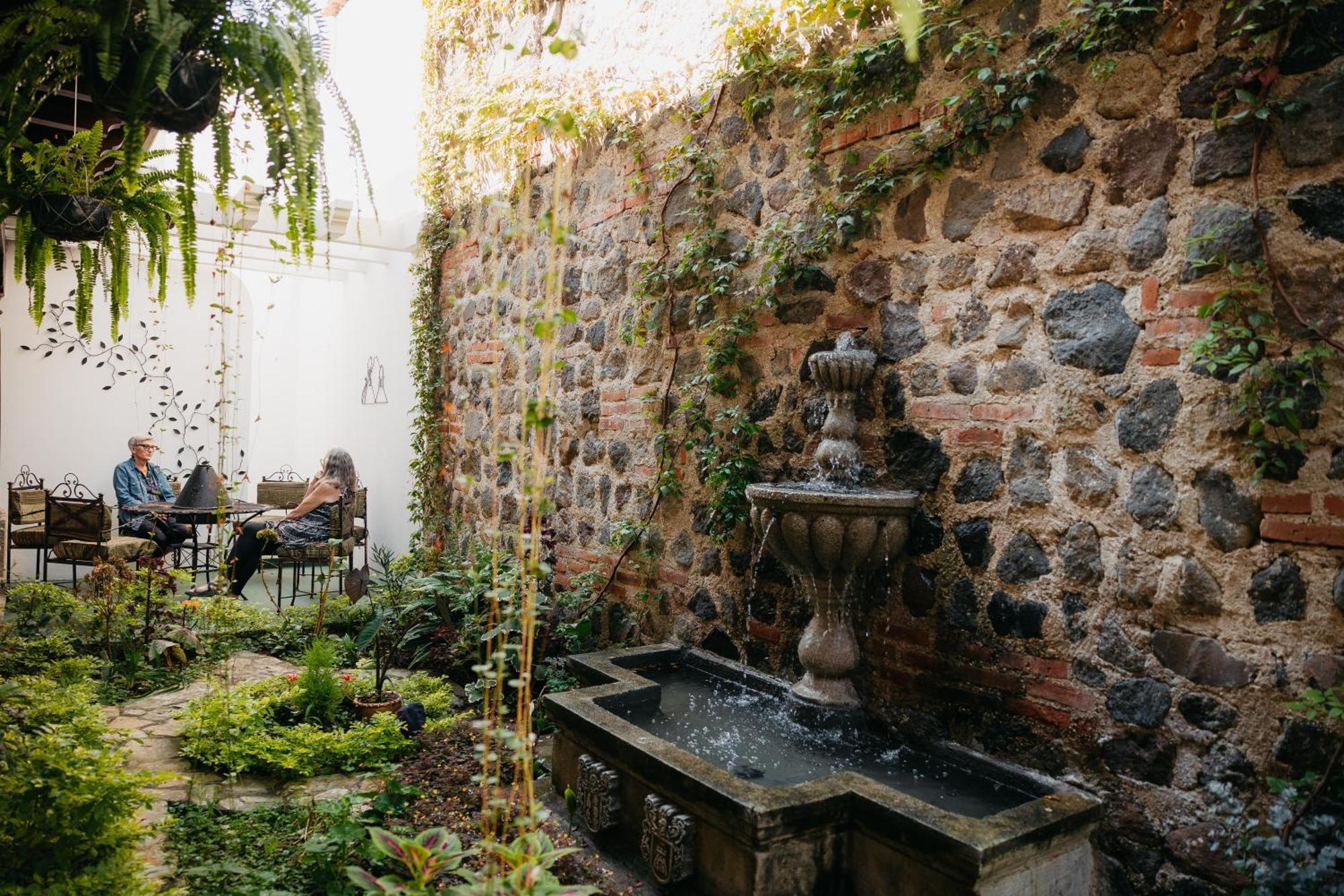 Autumn In Antigua Boutique Bnb Bagian luar foto